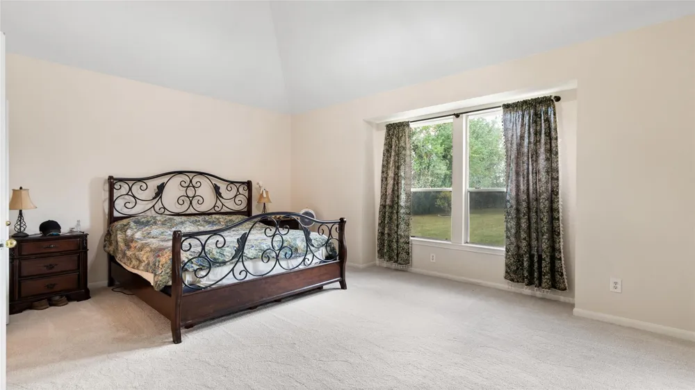 111 County Road 932 Alvin, TX 77511