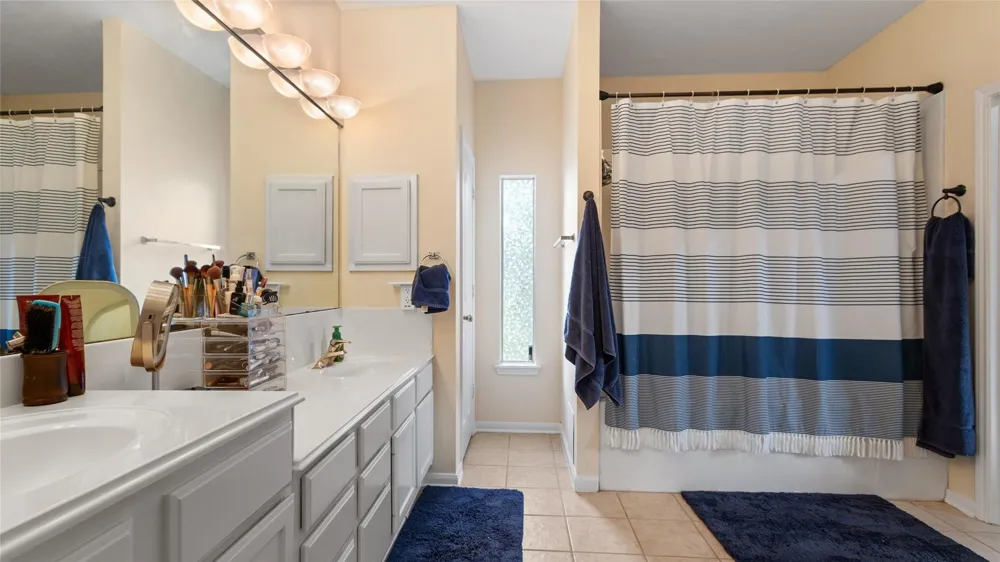 111 County Road 932 Alvin, TX 77511