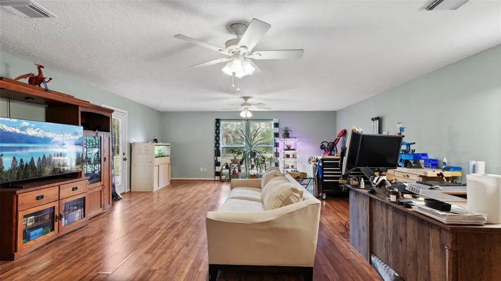 111 County Road 932 Alvin, TX 77511