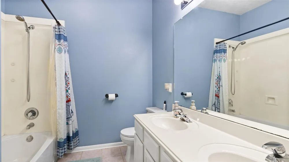 111 County Road 932 Alvin, TX 77511
