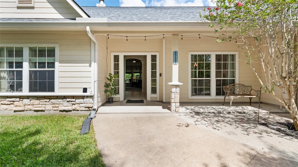 111 County Road 932 Alvin, TX 77511