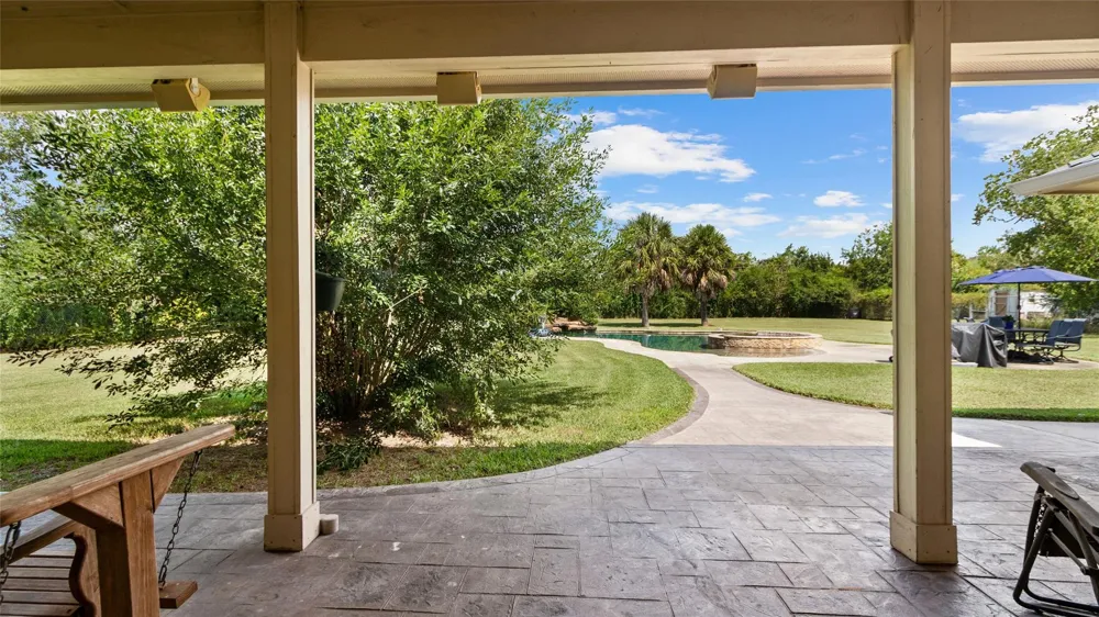 111 County Road 932 Alvin, TX 77511