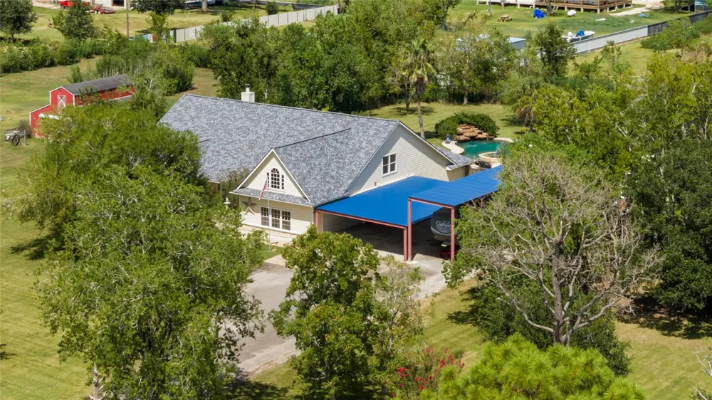 111 County Road 932 Alvin, TX 77511