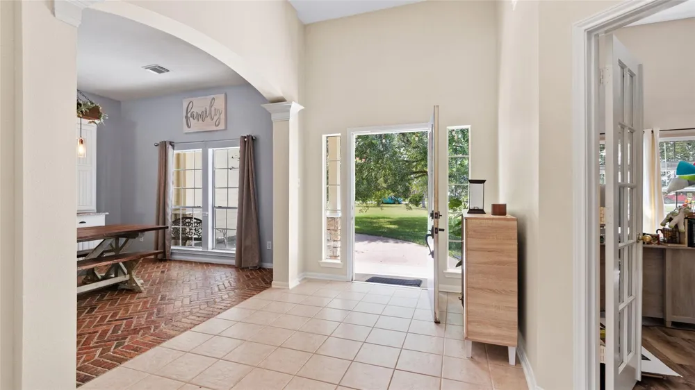 111 County Road 932 Alvin, TX 77511
