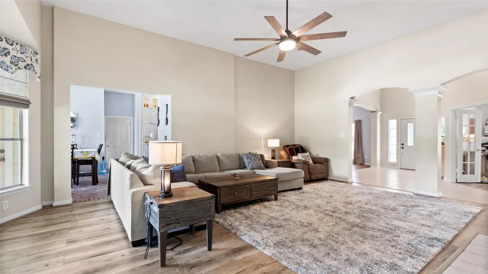 111 County Road 932 Alvin, TX 77511