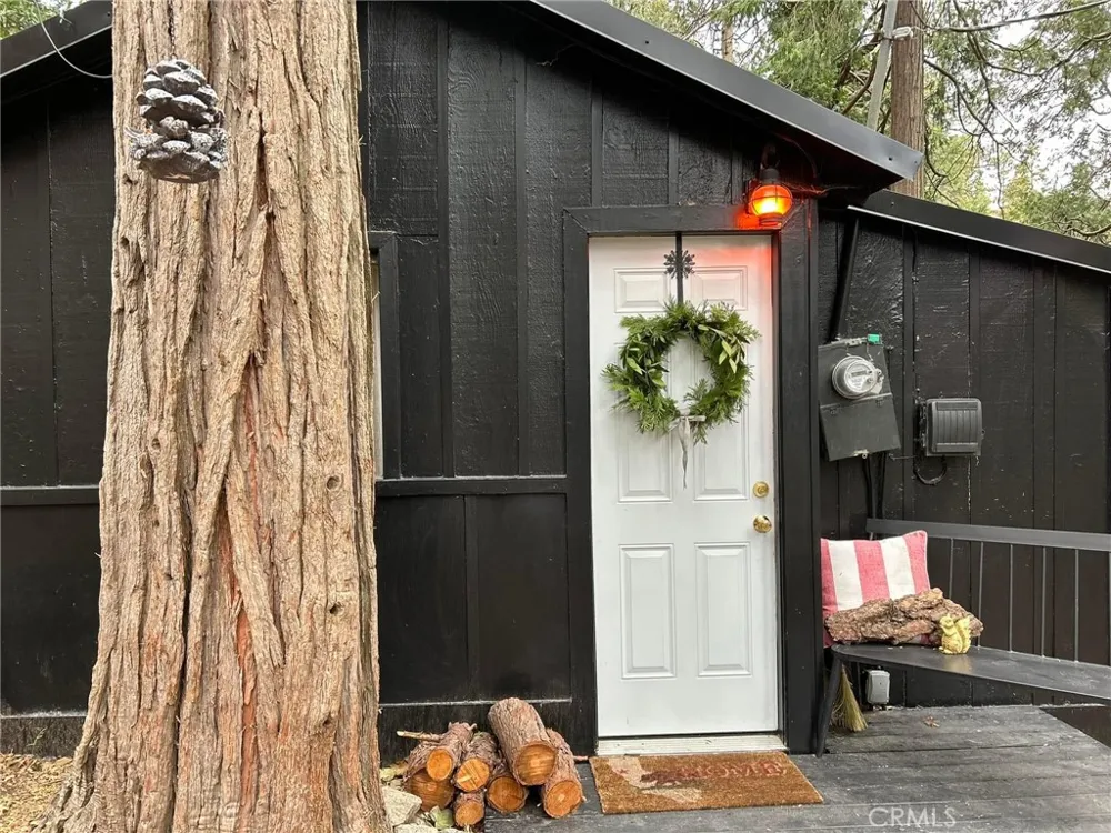 23786 Wildwood Crestline, CA 92325