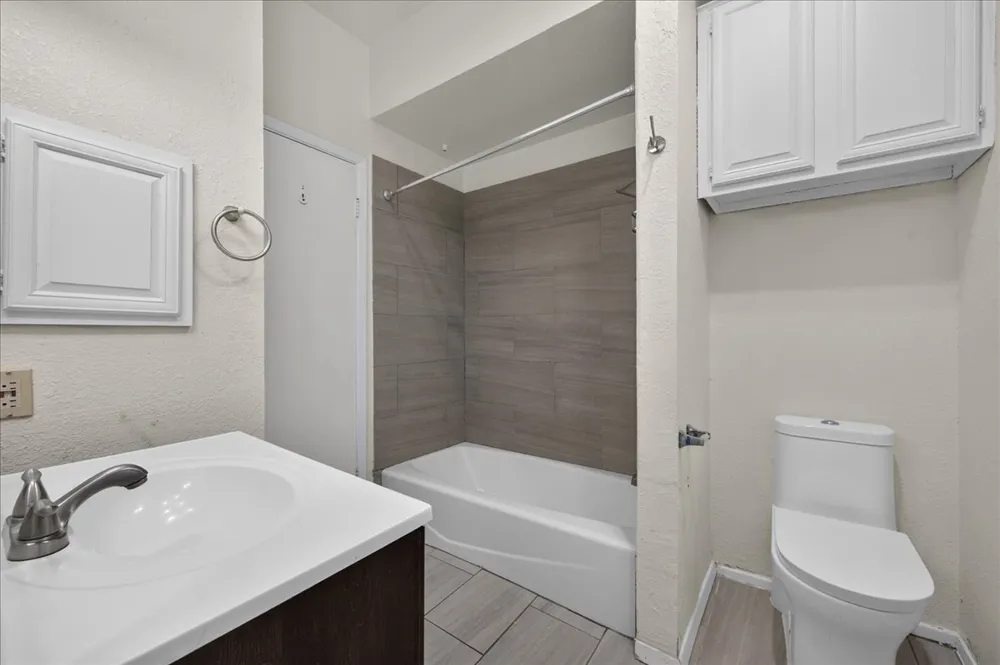 806 W 24th Street #217 Austin, TX 78705