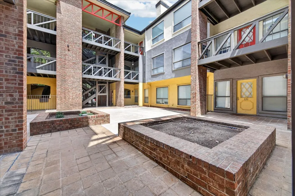 806 W 24th Street #217 Austin, TX 78705