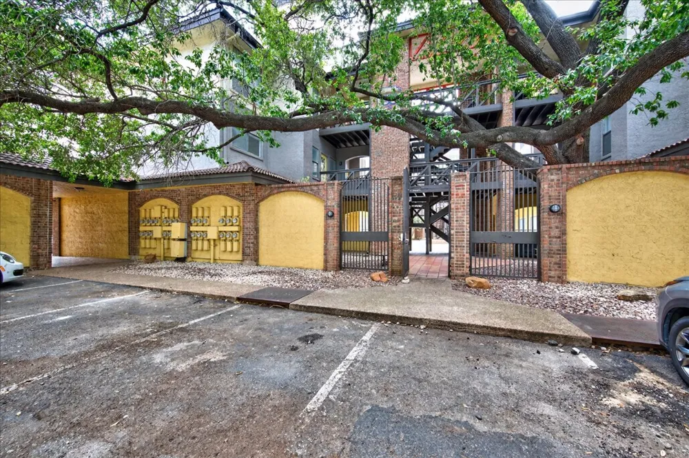 806 W 24th Street #217 Austin, TX 78705