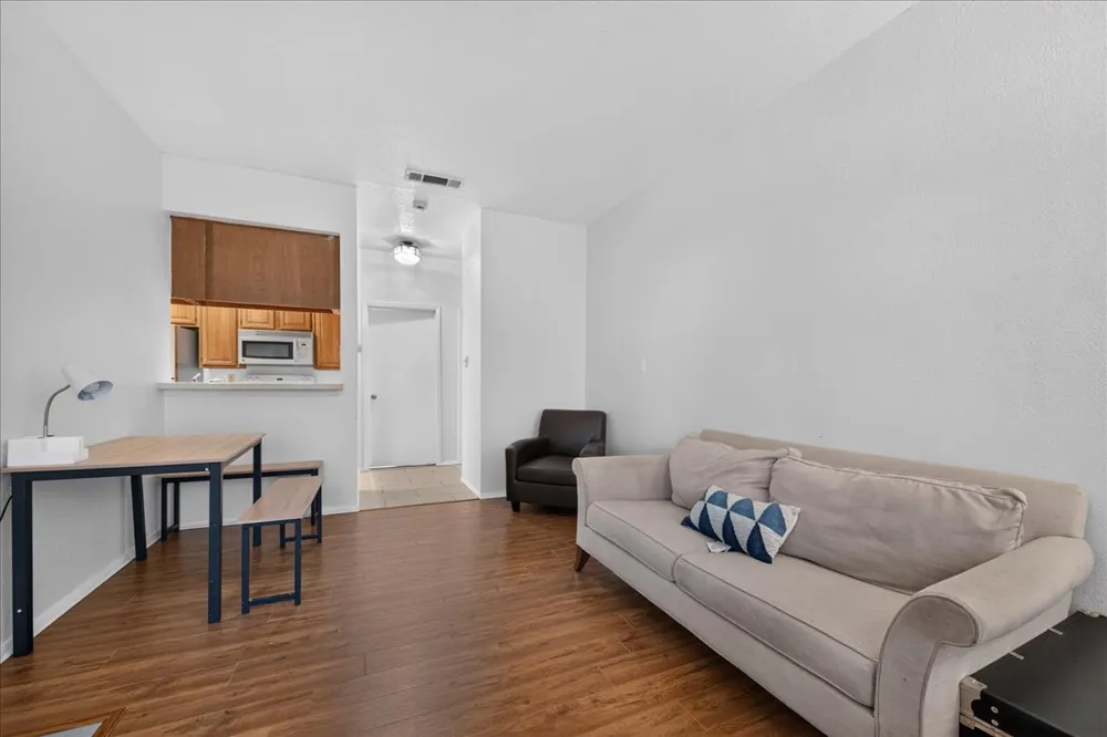 806 W 24th Street #217 Austin, TX 78705