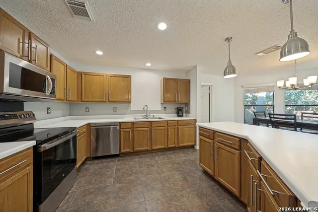 8622 Park Olympia Universal City, TX 78148