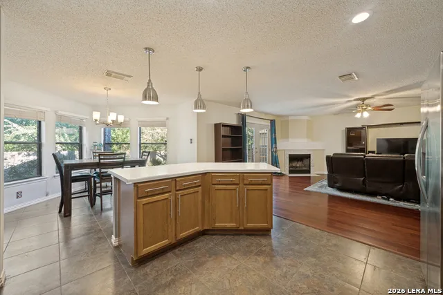 8622 Park Olympia Universal City, TX 78148