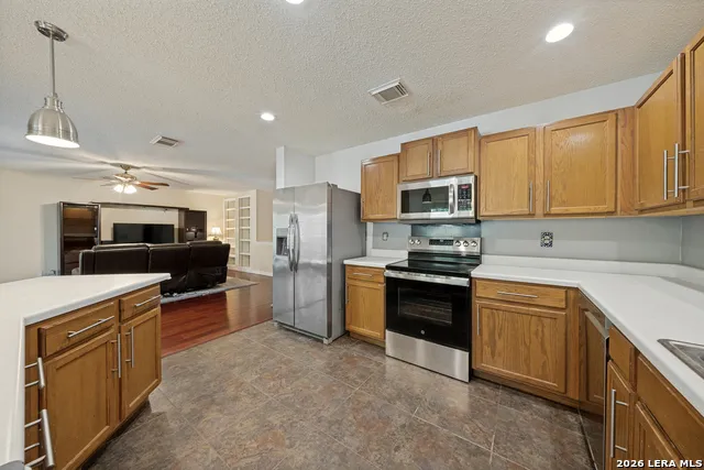 8622 Park Olympia Universal City, TX 78148