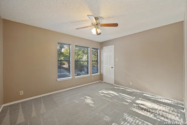 8622 Park Olympia Universal City, TX 78148