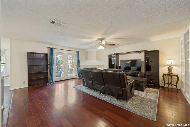 8622 Park Olympia Universal City, TX 78148