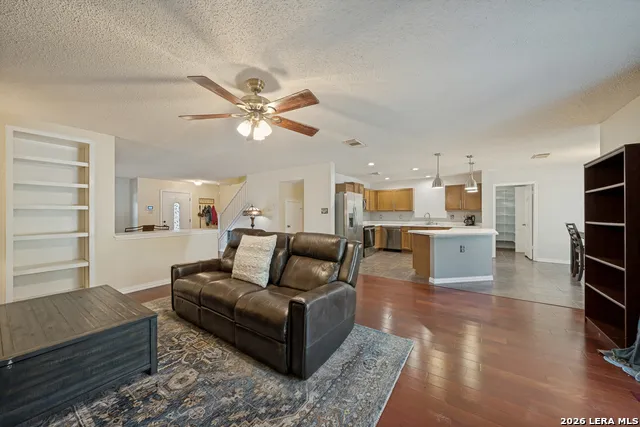 8622 Park Olympia Universal City, TX 78148