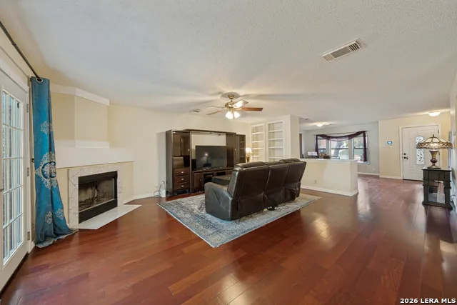 8622 Park Olympia Universal City, TX 78148