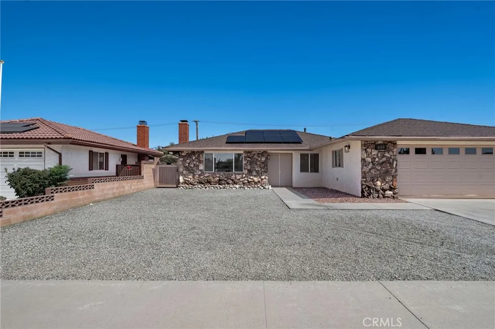 650 La Mancha Hemet, CA 92543