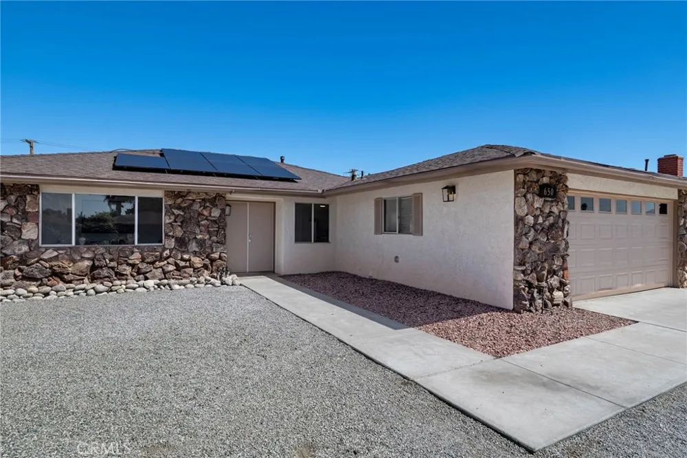 650 La Mancha Hemet, CA 92543