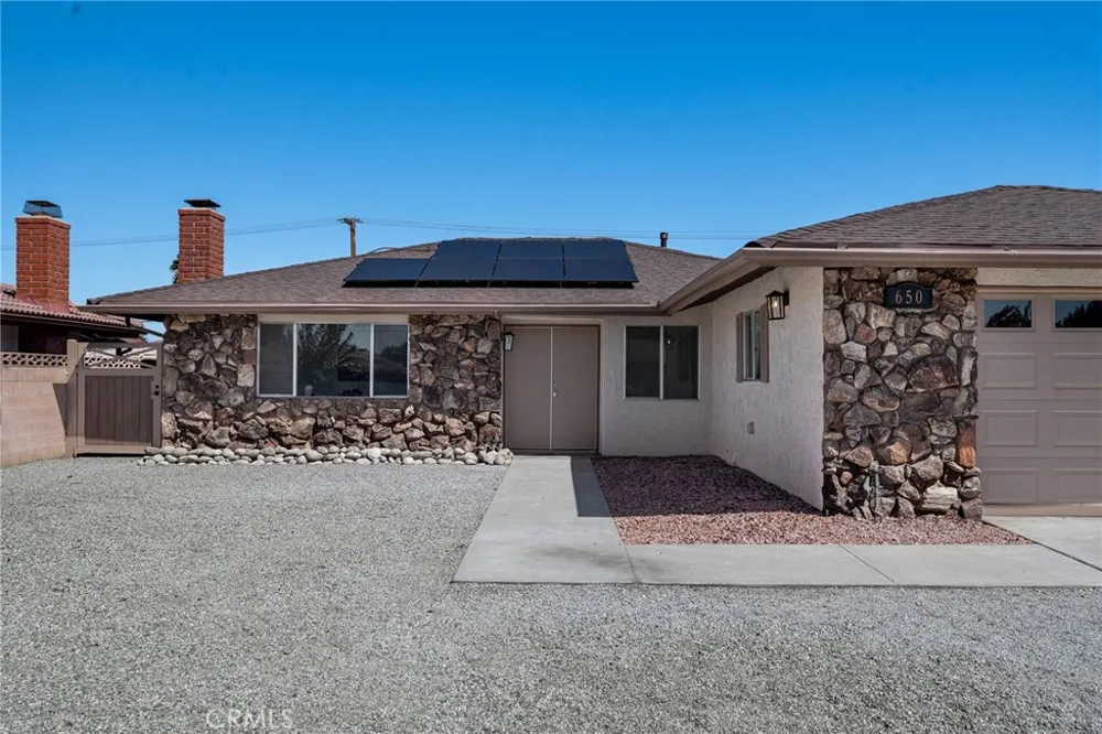 650 La Mancha Hemet, CA 92543