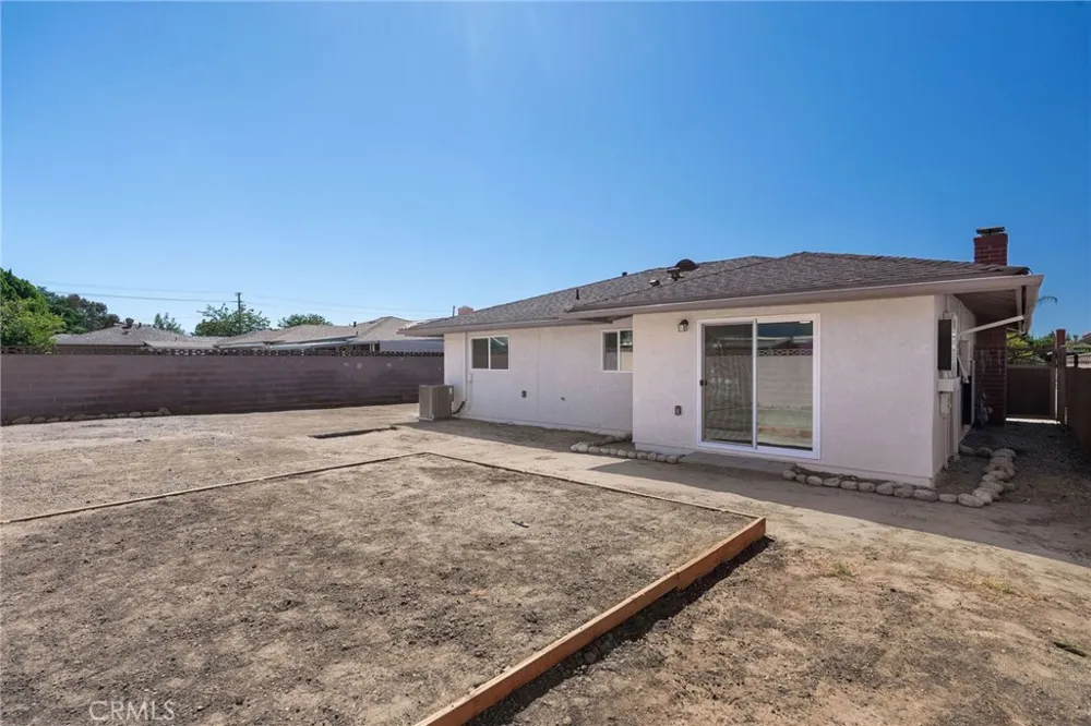 650 La Mancha Hemet, CA 92543