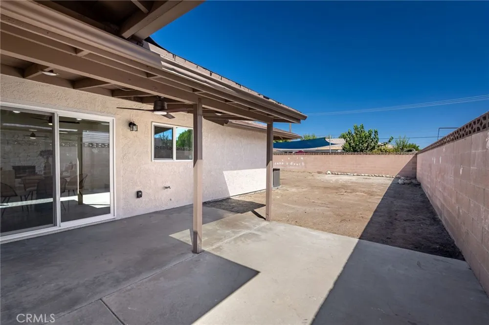650 La Mancha Hemet, CA 92543