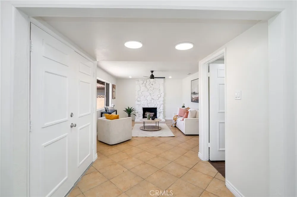 650 La Mancha Hemet, CA 92543