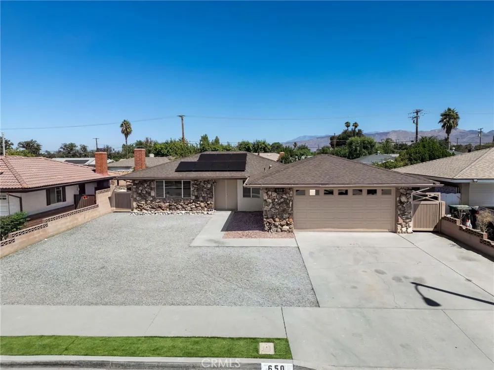650 La Mancha Hemet, CA 92543