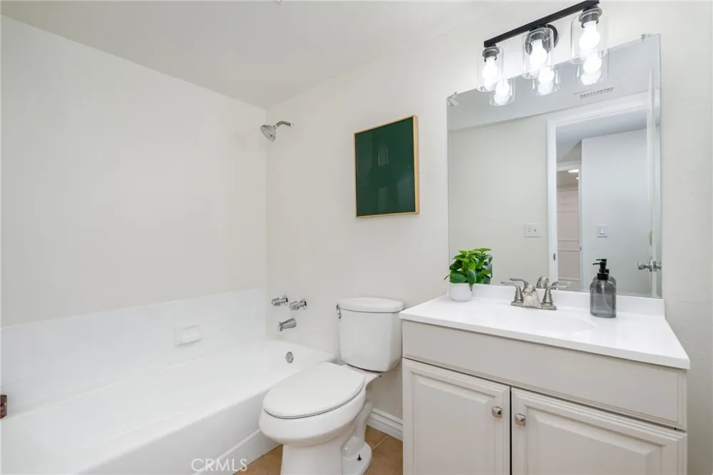 650 La Mancha Hemet, CA 92543