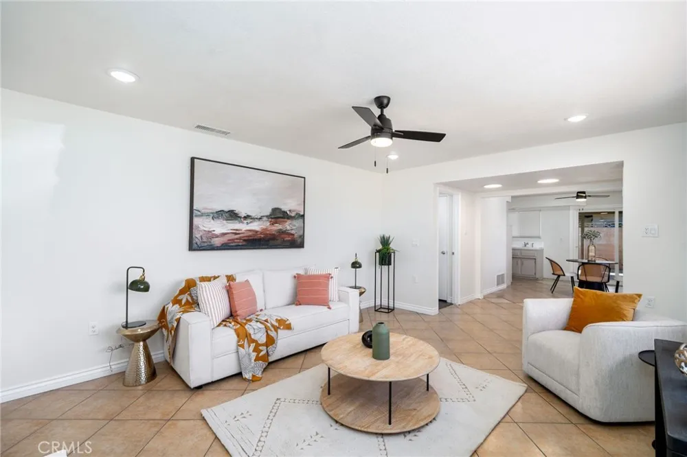650 La Mancha Hemet, CA 92543