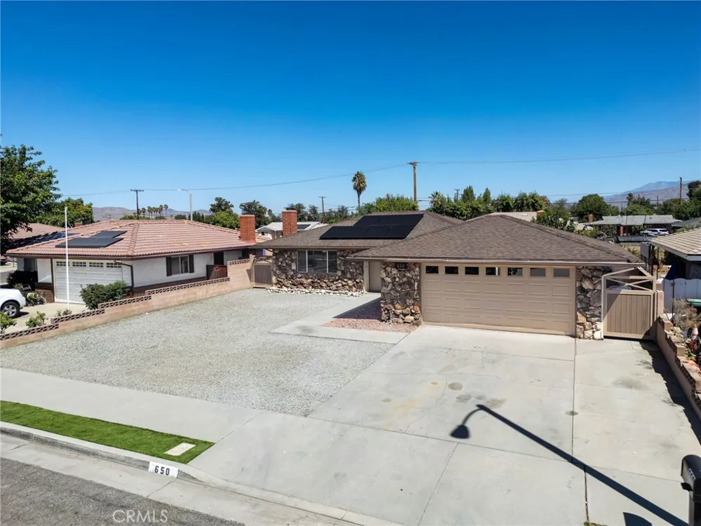 650 La Mancha Hemet, CA 92543