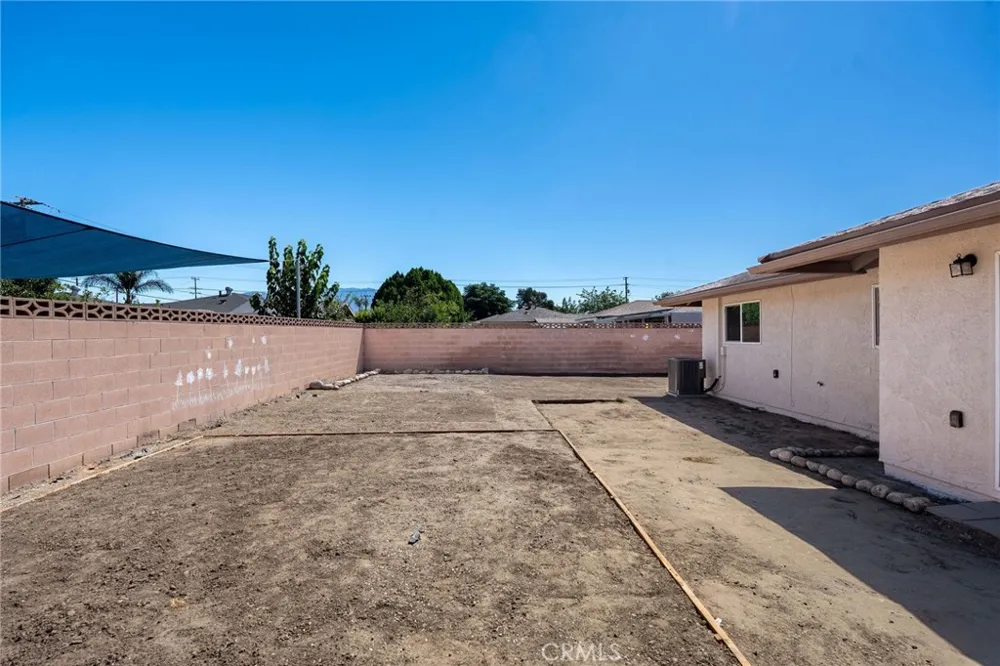 650 La Mancha Hemet, CA 92543