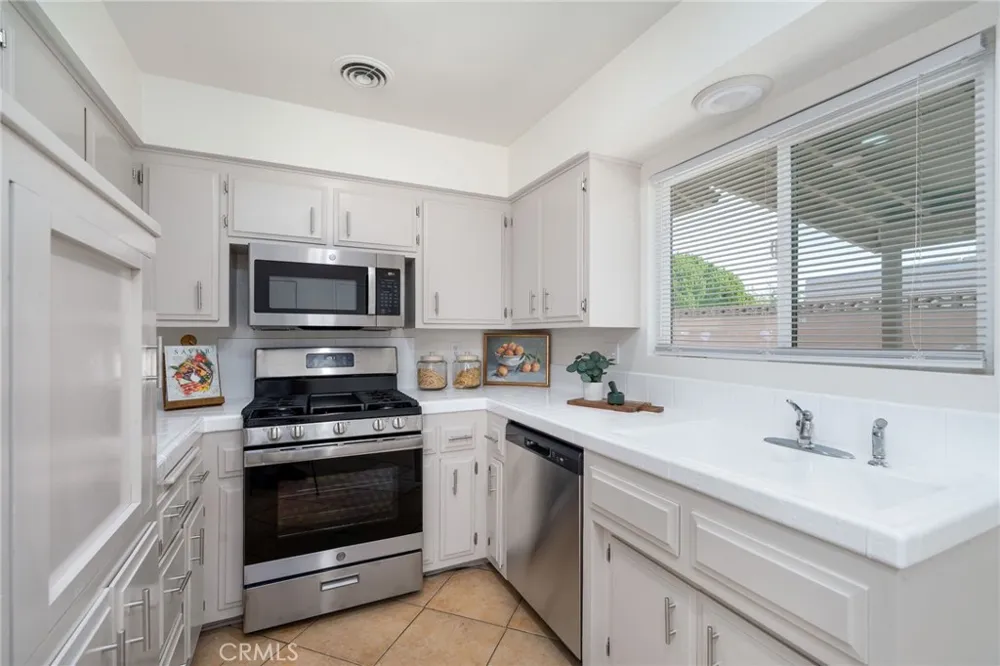 650 La Mancha Hemet, CA 92543
