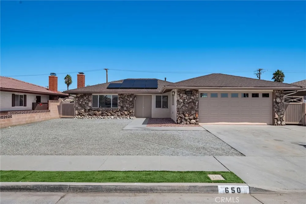 650 La Mancha Hemet, CA 92543
