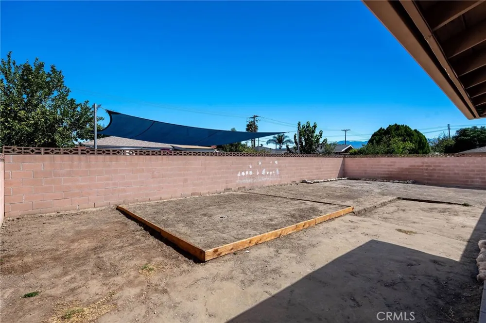 650 La Mancha Hemet, CA 92543
