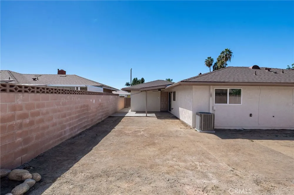 650 La Mancha Hemet, CA 92543