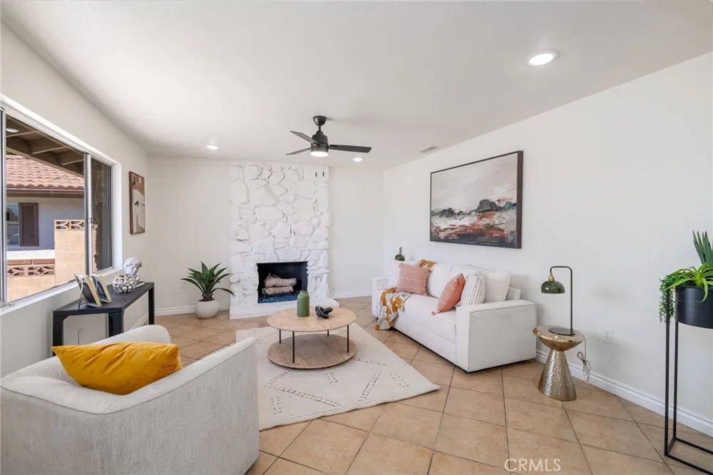 650 La Mancha Hemet, CA 92543