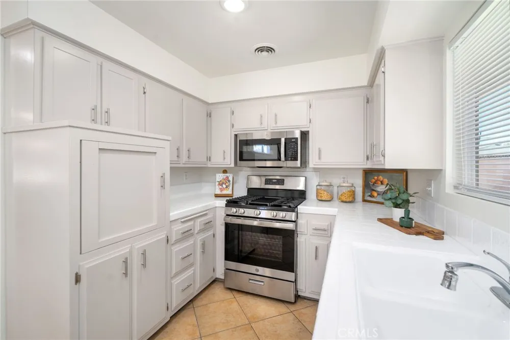 650 La Mancha Hemet, CA 92543