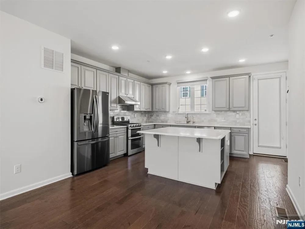 18 Litchfield Lane Fair Lawn, NJ 07410