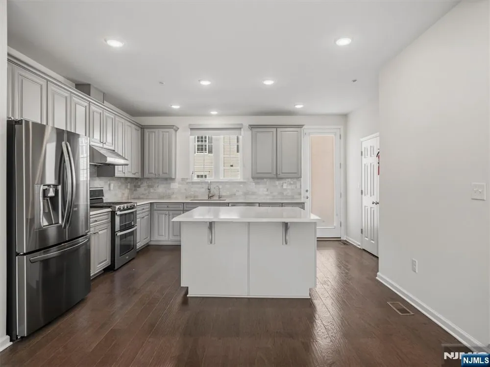 18 Litchfield Lane Fair Lawn, NJ 07410