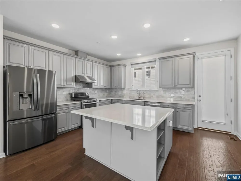 18 Litchfield Lane Fair Lawn, NJ 07410