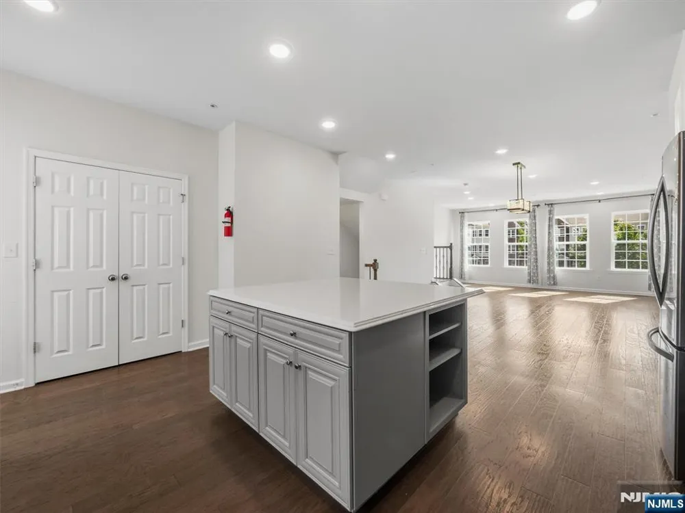 18 Litchfield Lane Fair Lawn, NJ 07410