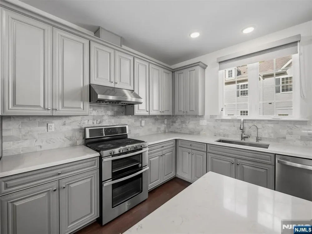 18 Litchfield Lane Fair Lawn, NJ 07410