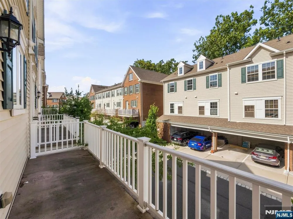 18 Litchfield Lane Fair Lawn, NJ 07410