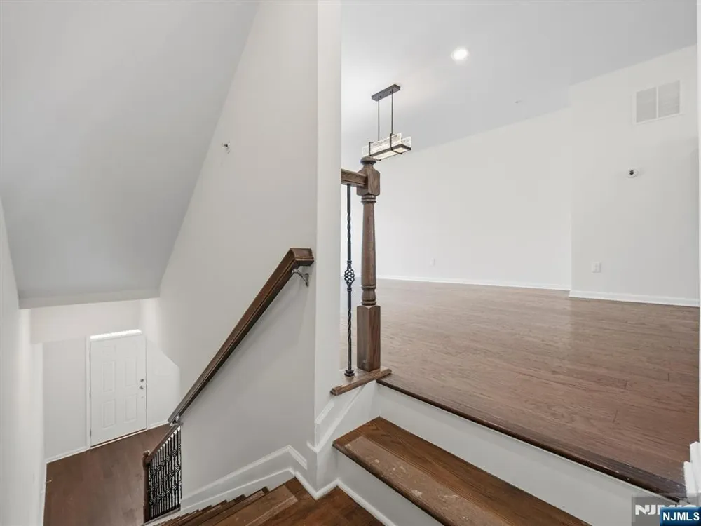 18 Litchfield Lane Fair Lawn, NJ 07410