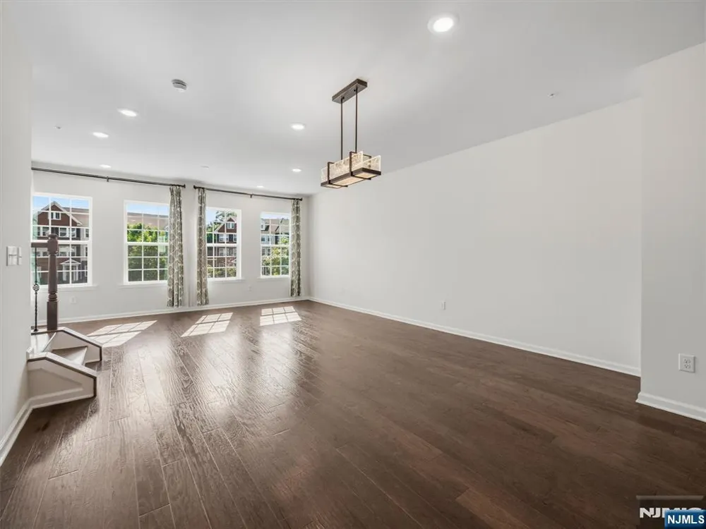 18 Litchfield Lane Fair Lawn, NJ 07410