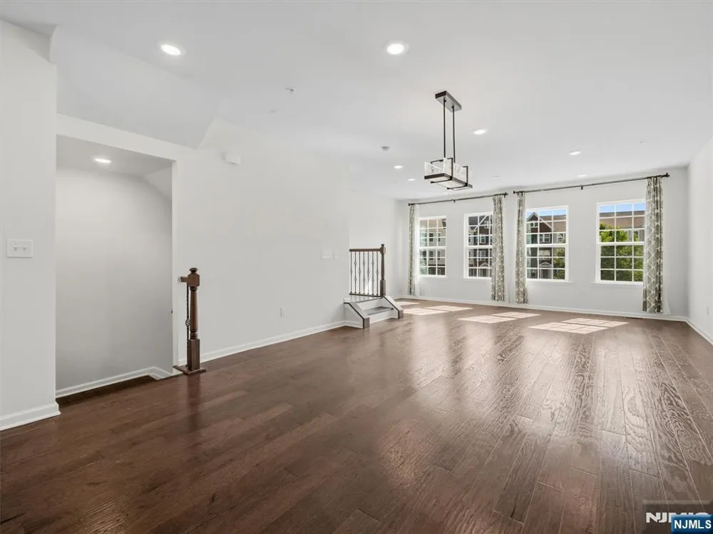 18 Litchfield Lane Fair Lawn, NJ 07410