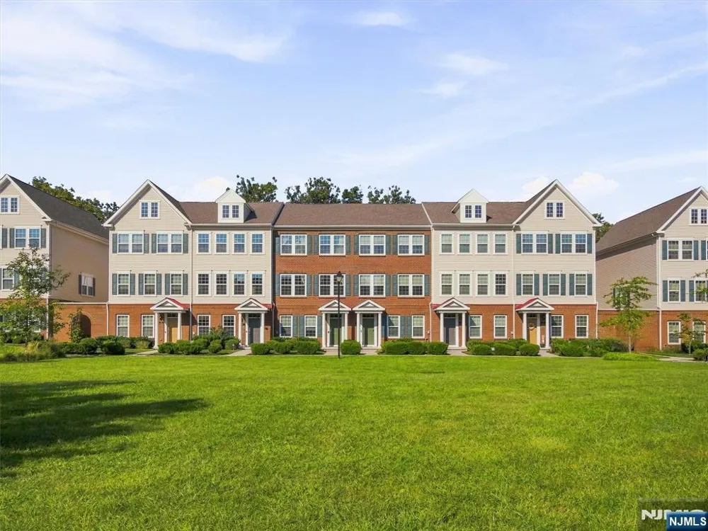 18 Litchfield Lane Fair Lawn, NJ 07410