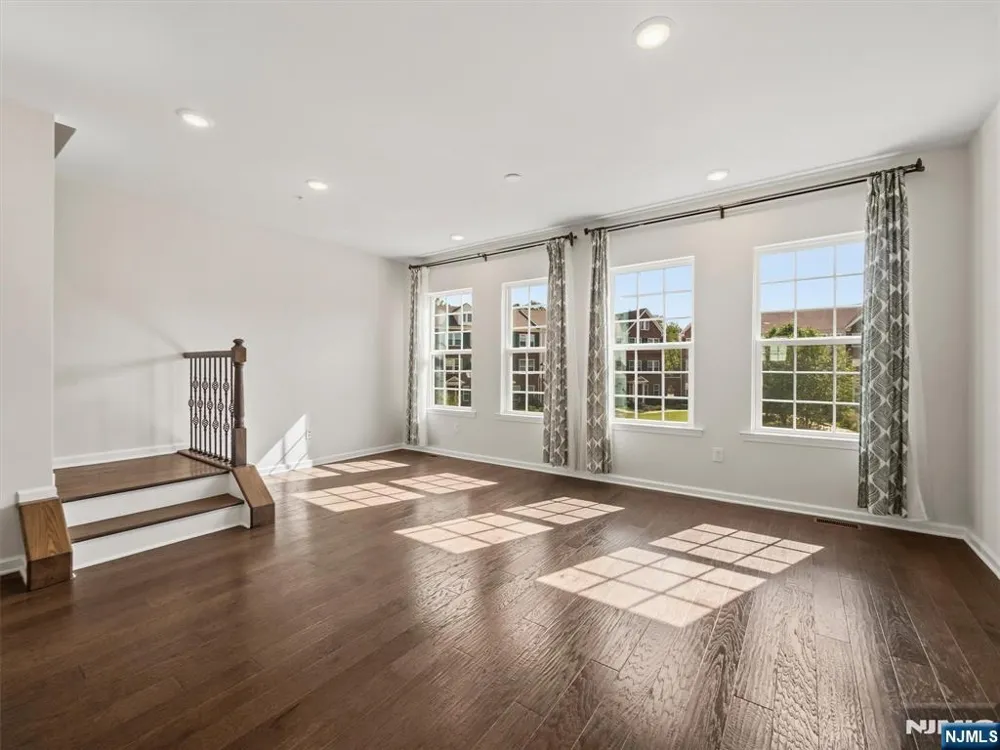 18 Litchfield Lane Fair Lawn, NJ 07410