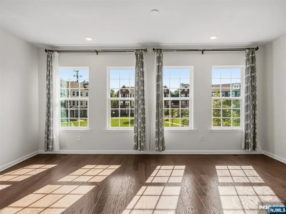 18 Litchfield Lane Fair Lawn, NJ 07410